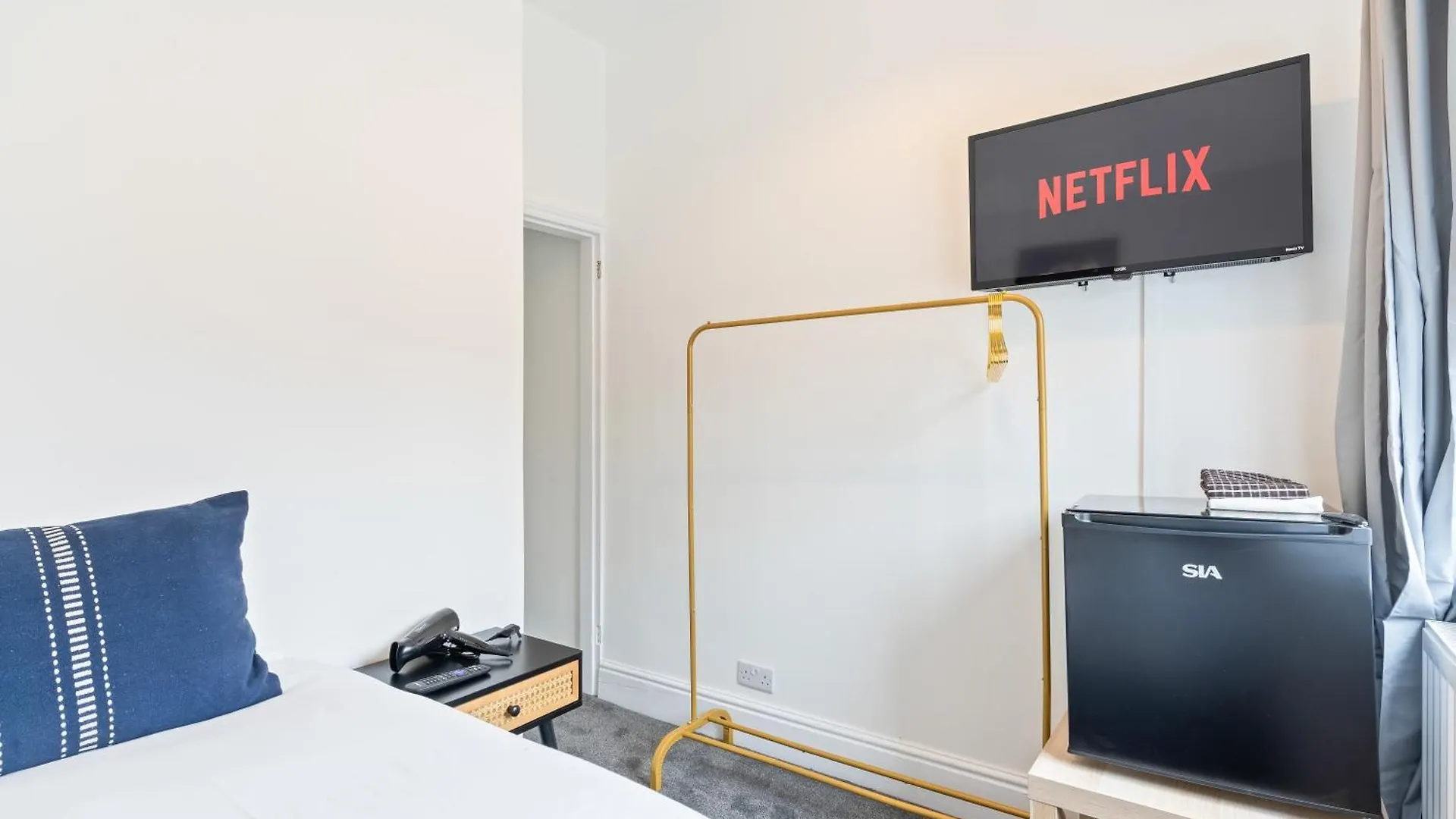 4 Bedroom 4 Bathroom House - Prime Location - Free Parking, Fast Wifi And Smart Tvs By Yoko Property Redcar 0*,  United Kingdom
