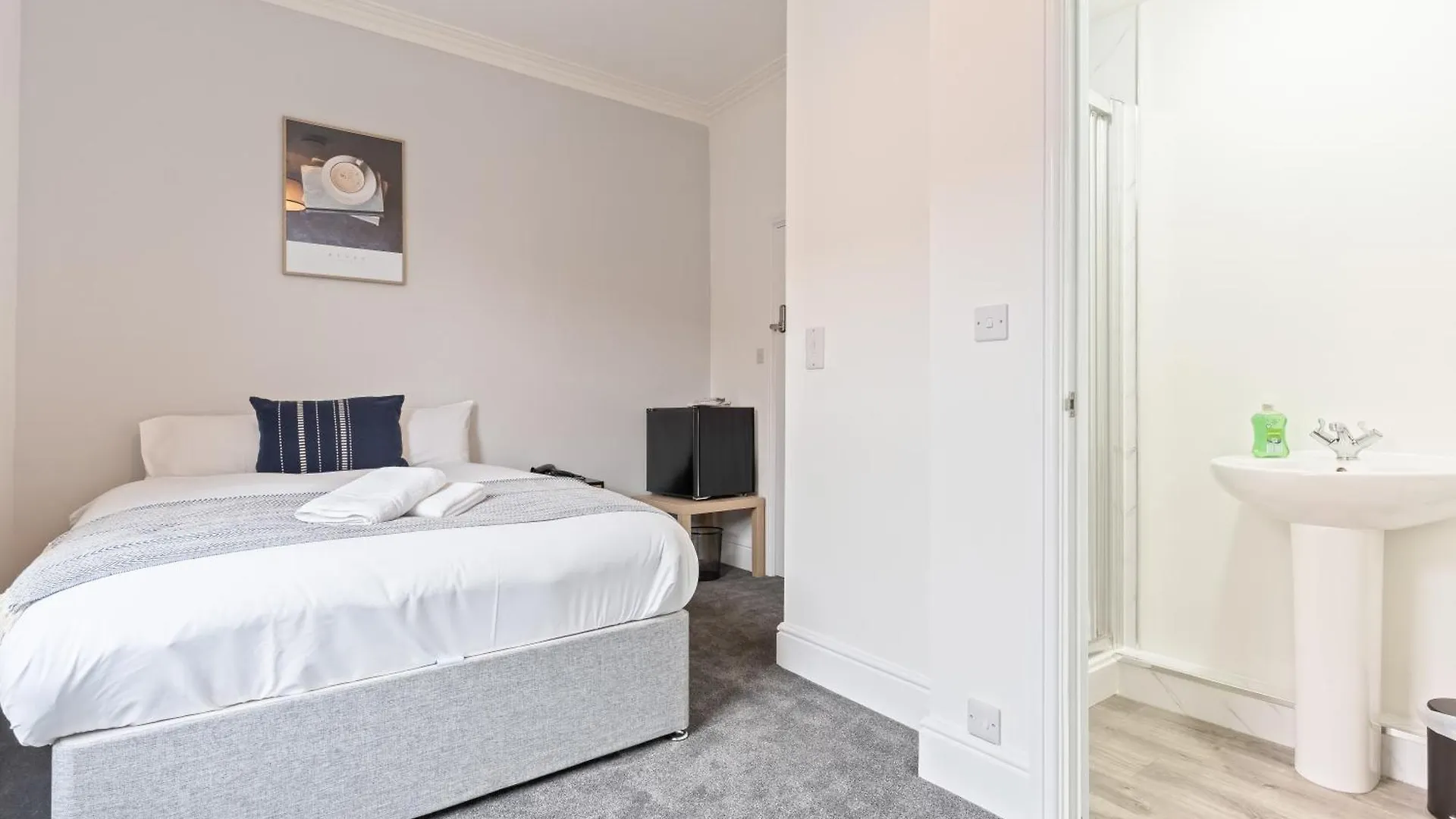 4 Bedroom 4 Bathroom House - Prime Location - Free Parking, Fast Wifi And Smart Tvs By Yoko Property Redcar Holiday home